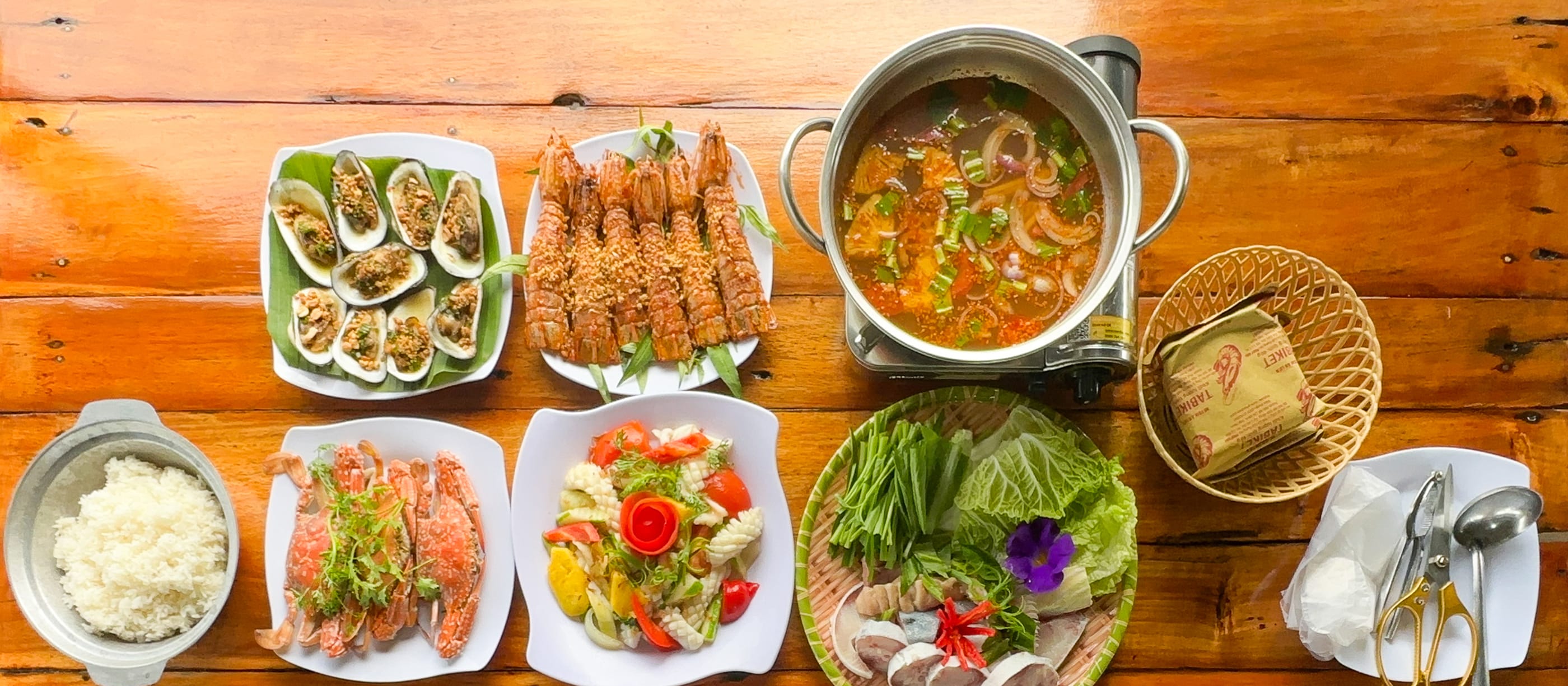 Set hải sản của combo trọn gói tại Nhà Bè Khánh Hào